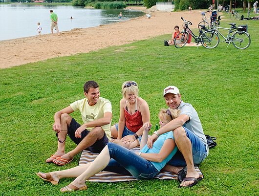 Zwei befreundete Pärchen am Altmühlsee